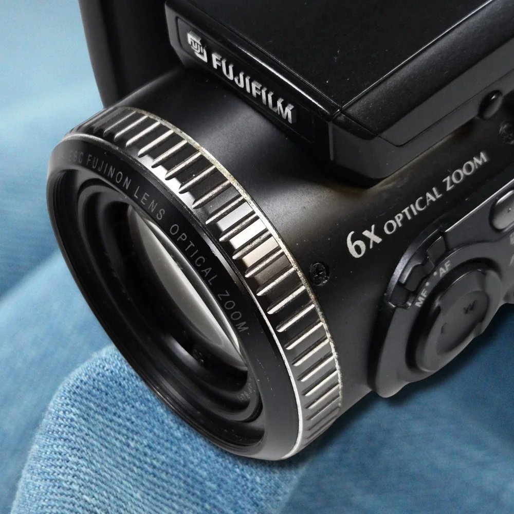 Classic Fujifilm Finepix 6900 Zoom Digital Camera 3.1MP Super CCD With Case